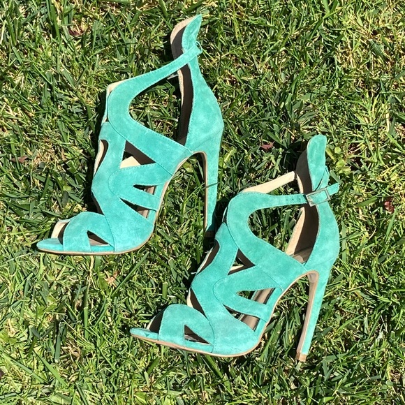 Beautiful Turquoise Zara Suede heels 💚 - Picture 2 of 4